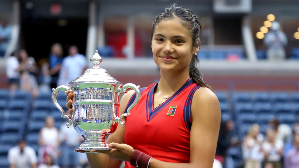 Raducanu venció a Leylah Fernandez en la final del US Open 2021. (Foto: Al Bello/Getty Images)