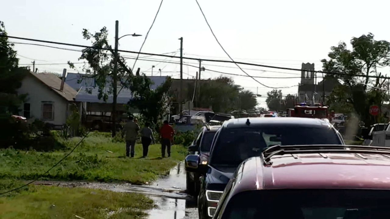 A Tornado Rips Through Perryton Texas As Your Neighbors Rush To Send Help 7775