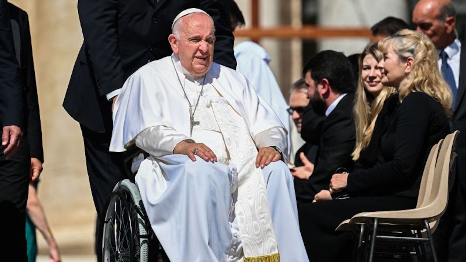 La noche del papa «estuvo bien», dice el Vaticano tras la cirugía abdominal de Francisco, dice el Vaticano