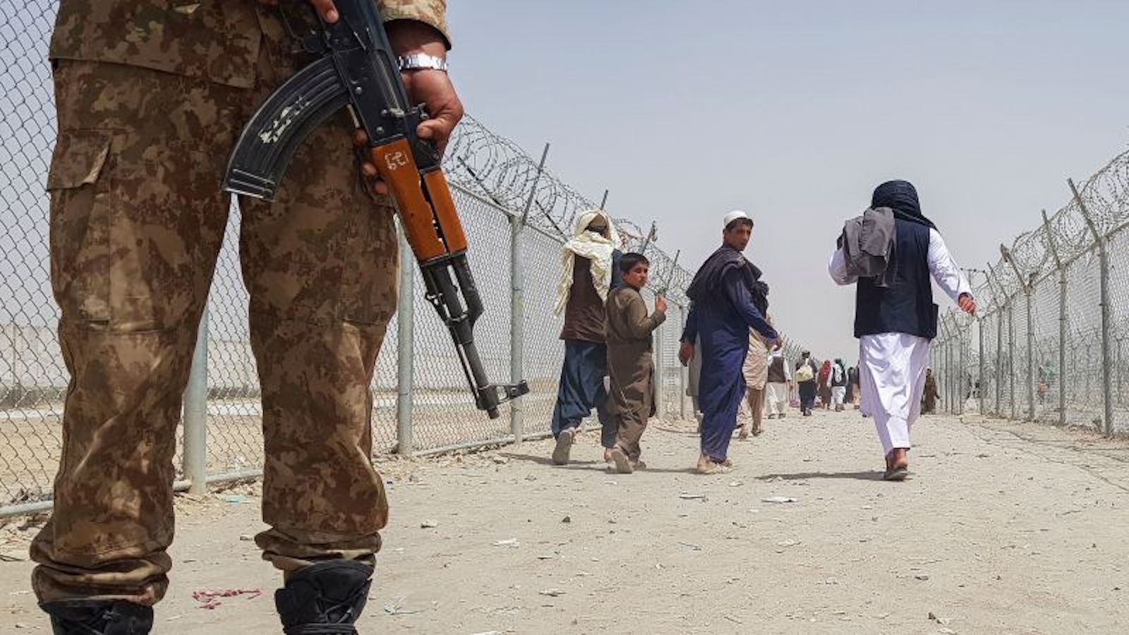 Afganos que esperan su reasentamiento en EE.UU. dicen que están
siendo deportados desde Pakistán de regreso a los talibanes