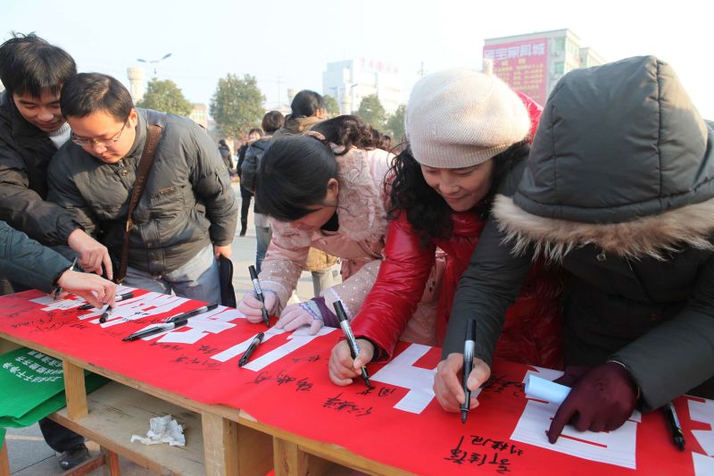 Los impactos de los casos de violencia doméstica están llegando a los jóvenes chinos a pedir matrimonio