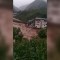 Un edificio colapsa por las intensas inundaciones en China