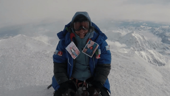 Superó el abuso sexual y las adicciones: así es la primera mujer peruana en conquistar el Everest