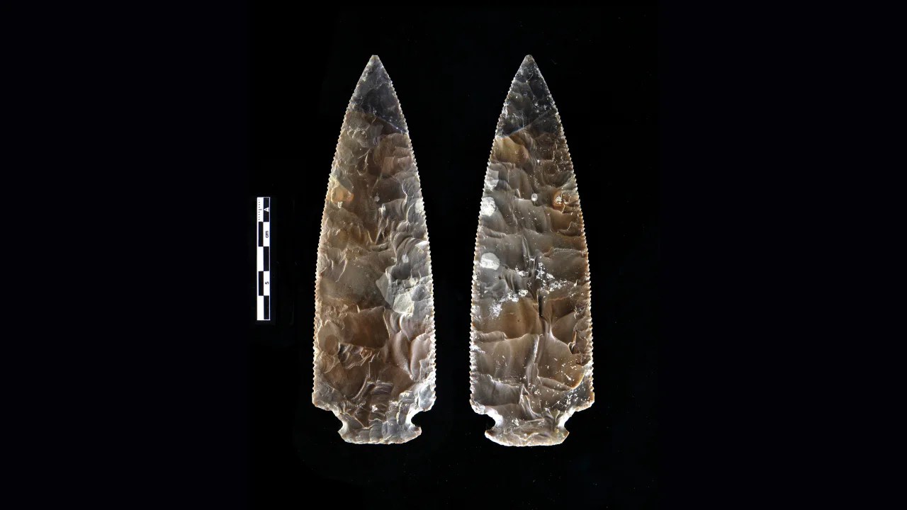 También se encontraron dagas de pedernal en la tumba. (Grupo de investigación ATLAS de la Universidad de Sevilla)