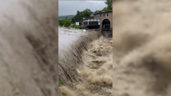 Tormentas en EE.UU. tienen al limite al río Ottauquechee cerca de Vermont