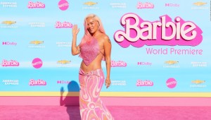 Karol G se luce en el estreno de la película "Barbie"