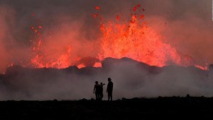 Volcán entra en erupción en Islandia