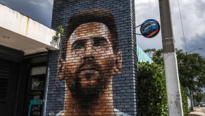 Beckham fue a ver cómo pintan un mural de Messi en Miami