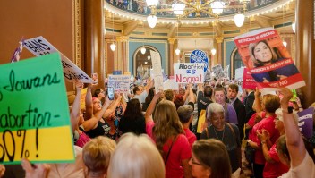 El Senado de Iowa aprueba prohibir el aborto tras 6 semanas de gestación