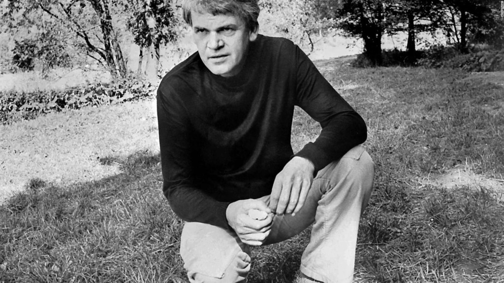 5 cosas: Milan Kundera muere en París a los 94 años, y más