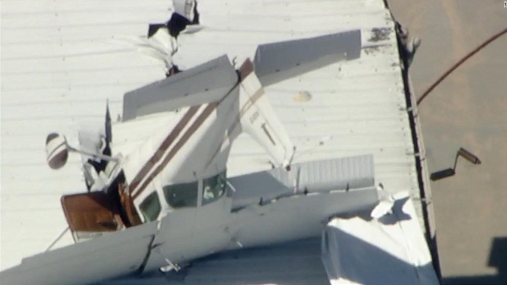 Watch how a plane crashed in a California hangar