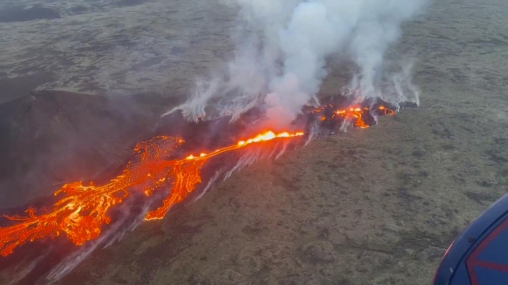 Advierten de nuevos riesgos en torno a un volcán islandés