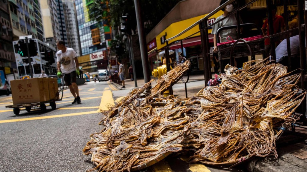 Hong Kong prohíbe la importación de pescado japonés