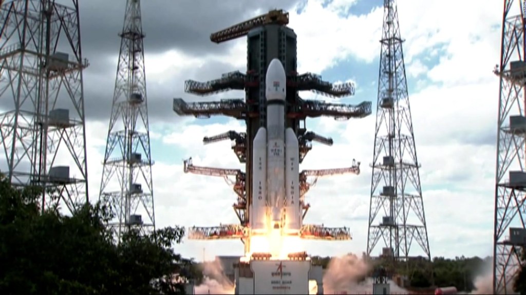 "3, 2, 1...": Así lanzó India su misión a la Luna