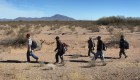 Temperaturas extremas amenazan a quienes cruzan a EE.UU. por el desierto