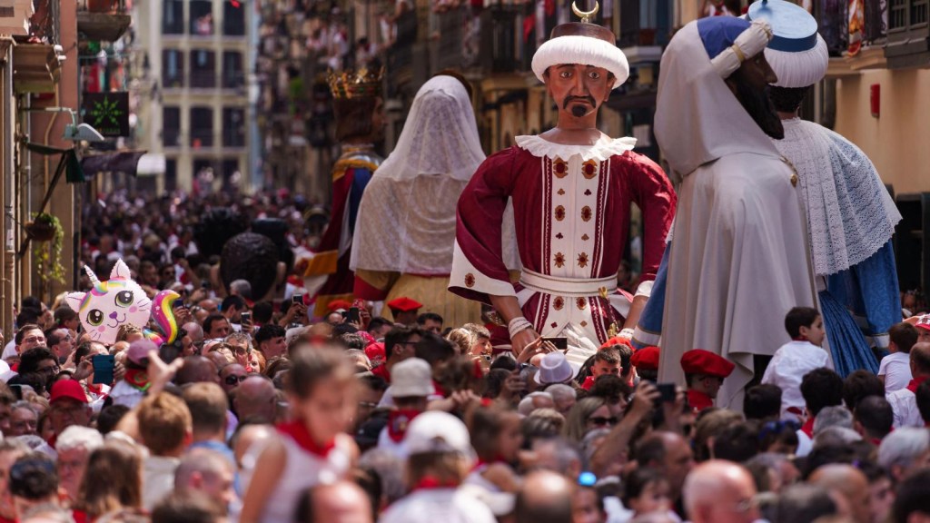 What are the "giants" And "bobbleheads" from San Fermin?