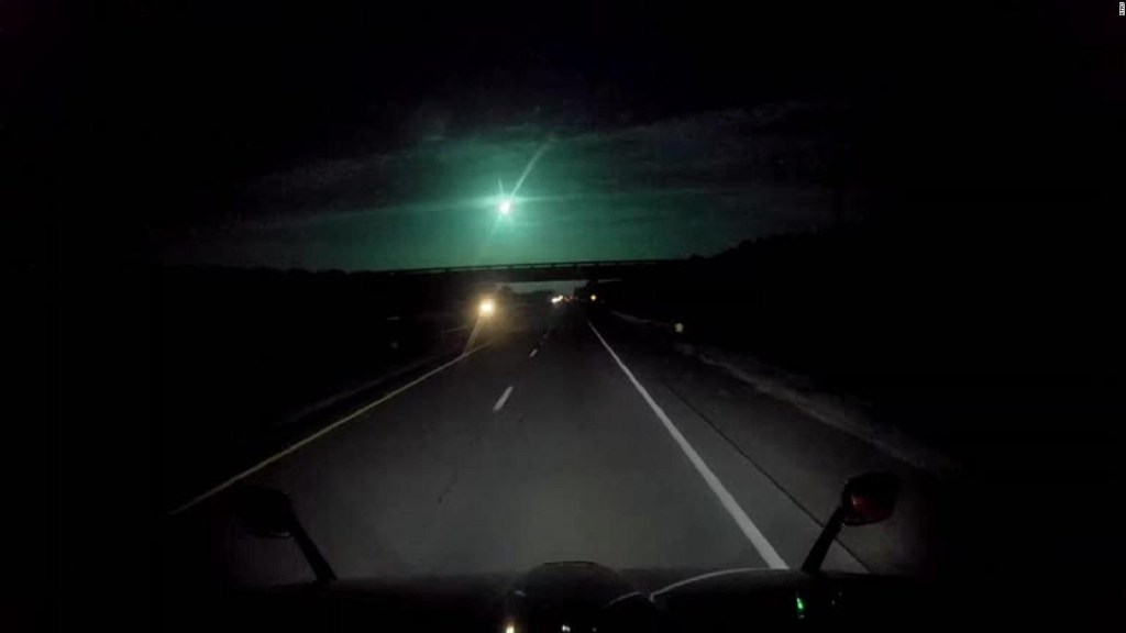 Nail "fireball" Turns the skies green in Louisiana and Mississippi