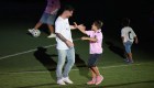 Video | Mira el caño de Thiago Messi a su padre en plena presentación