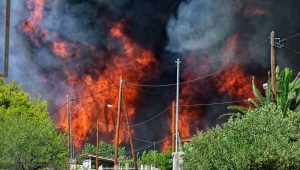 Incendios en Grecia: Evacúan a 1.200 niños de campamento de verano
