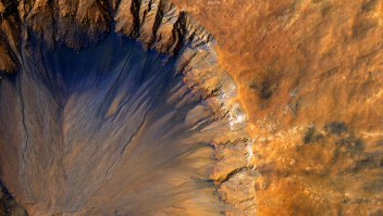 La impactante imagen de un cráter en Marte que fue elegida la foto de la semana