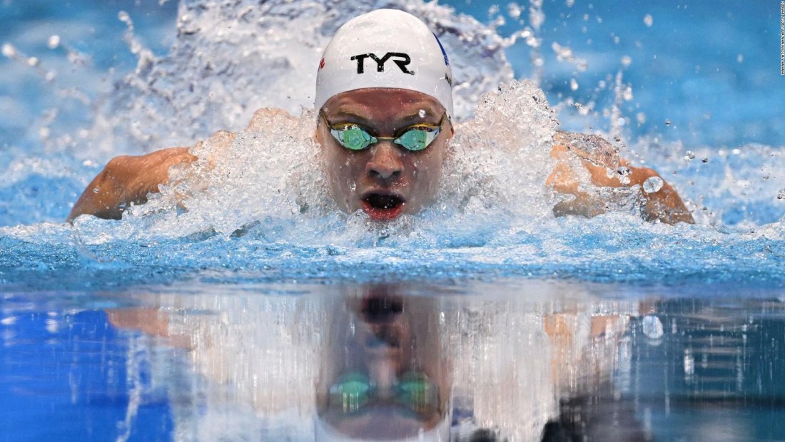 Léon Marchand rompe el récord de Phelps en los 400 metros