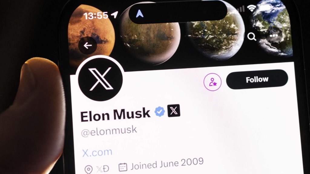 Elon Musk reemplazó al icónico logotipo del pájaro de Twitter con una "X"