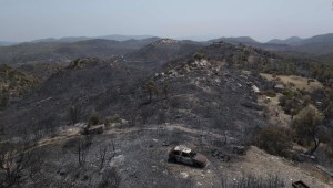 Un dron capturó imágenes impactantes de los incendios en Grecia
