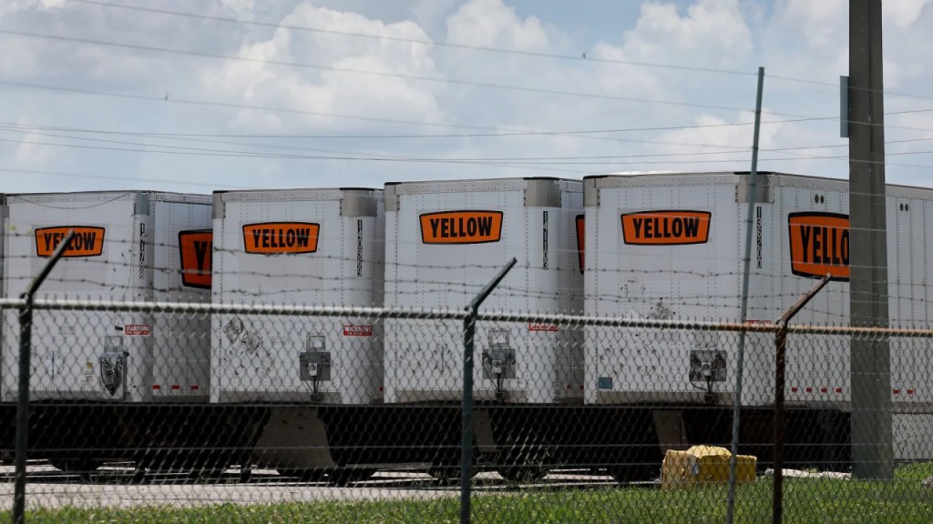 yellow empresa transporte camiones carga