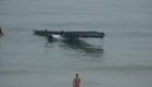 Este es el momento en el que una avioneta se estrella frente a bañistas en Hampton Beach
