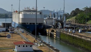 ¿Por qué limitarán el paso de buques por el canal de Panamá?