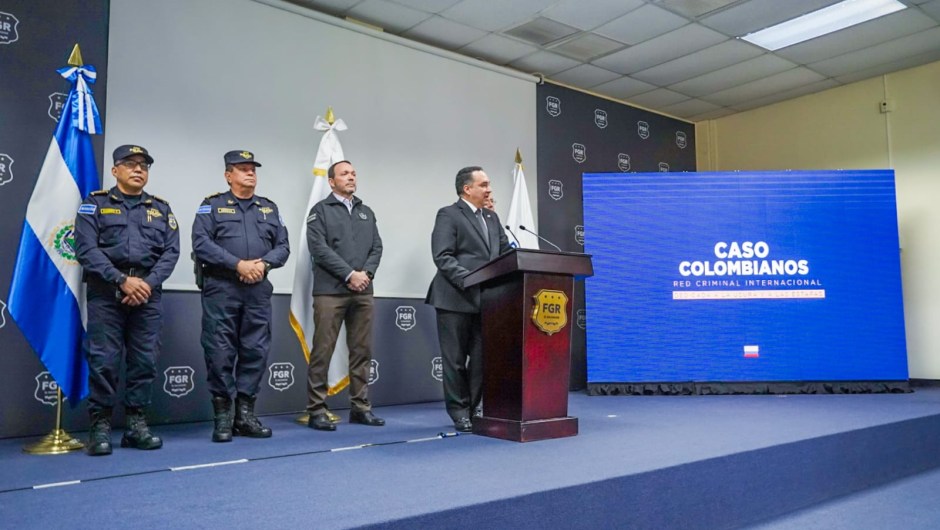 Conferencia de prensa del Ministerio Público de El Salvador sobre la detención en el caso conocido como "colombianos".  (Cortesía de Nayib Bukele)