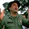 Salvatore Mancuso, exjefe de las las Autodefensas Unidas de Colombia (AUC), habla con la prensa en el campamento Campo Dos de Tibú, 600 km al noreste de Bogotá, en el departamento de Norte de Santander, el 9 de diciembre de 2004. (Foto: LUIS ACOSTA/AFP vía Getty Images)