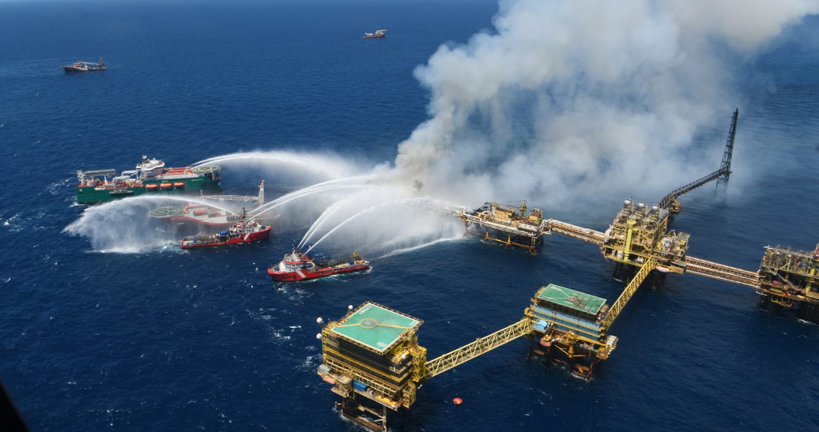 Al Menos Dos Personas Fallecieron Tras Incendio En Plataforma Petrolera ...