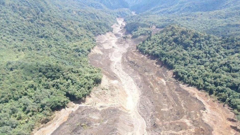 Derrumbes con fuertes avalanchas en Parque Nacional de Costa Rica mantienen en alerta a la Comisión Nacional de Emergencias