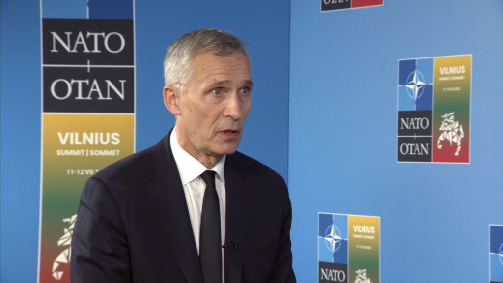 El secretario general de la OTAN, Jens Stoltenberg, habla durante una entrevista este miércoles. (Foto: CNN)