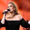 Adele en un escenario en 2022.