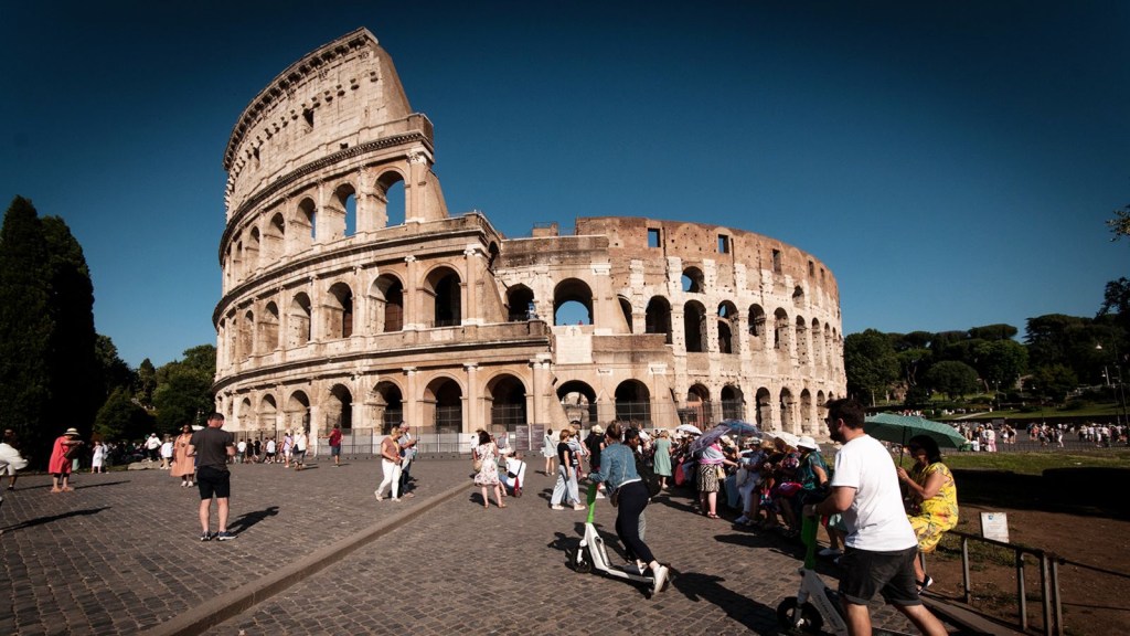 El Coliseo es una de las mayor atracciones turísticas de Roma.