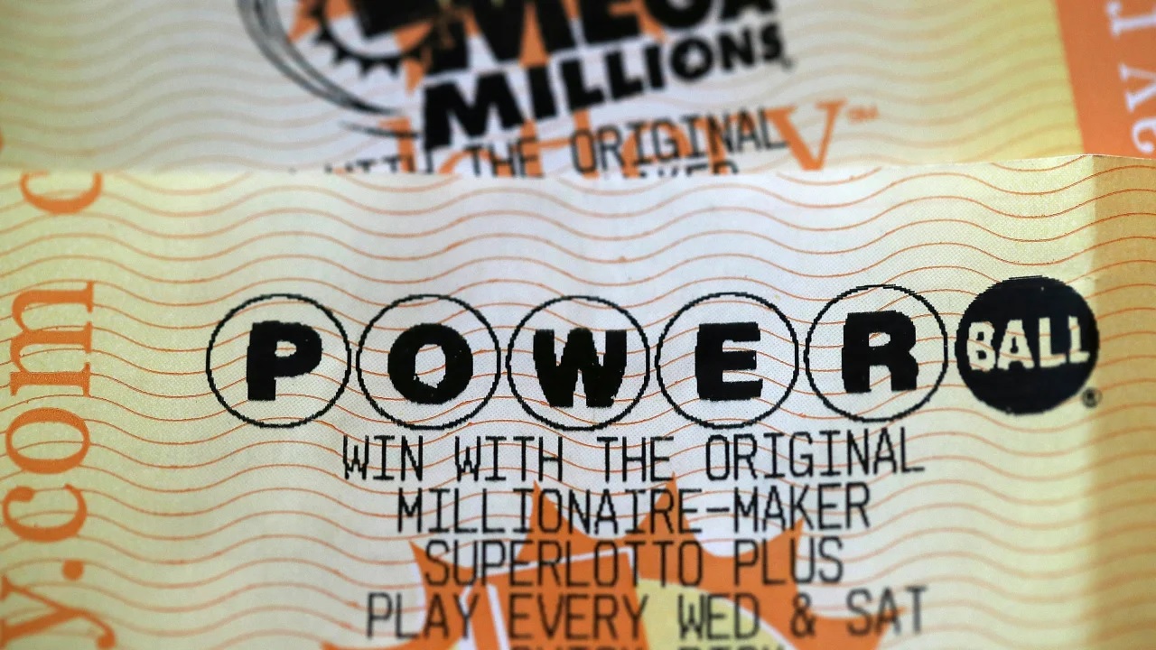Powerball prize rises to $900 million after there were no jackpot winners this Saturday
