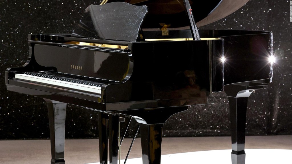 El piano de Freddie Mercury será subastado en Londres
