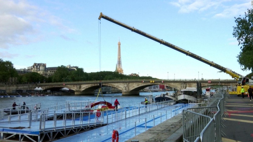 Suspenden competencia de natación en París por la contaminación del Sena