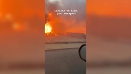 Mujer graba el incendio mientras conduce en Lahaina