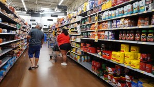 La economía afecta los hábitos del consumidor en EE.UU.