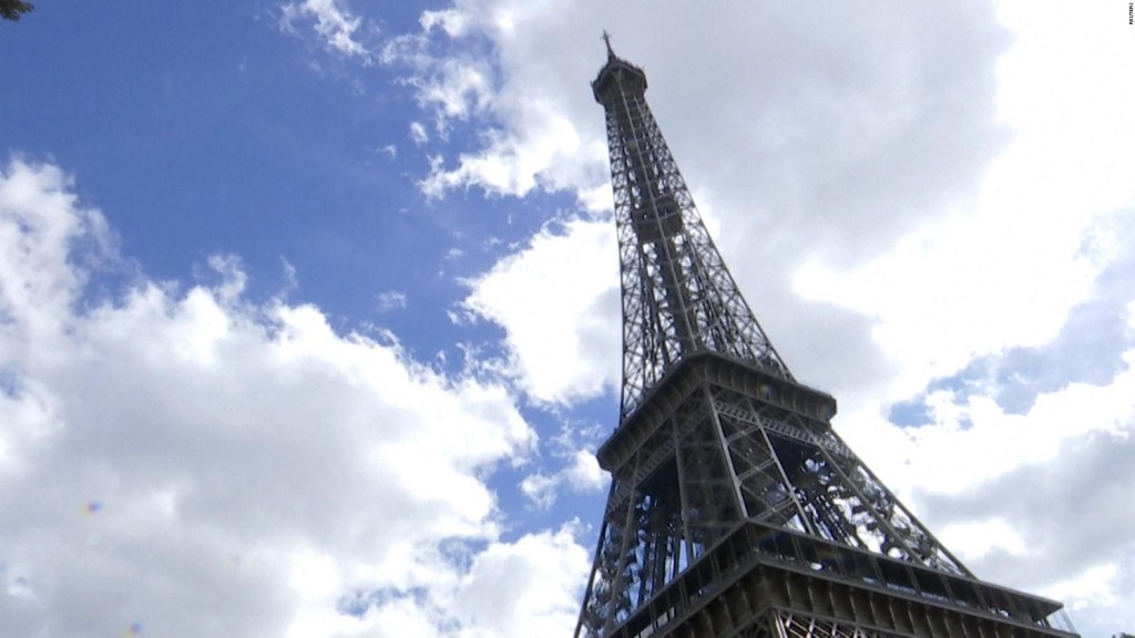 Reabren la Torre Eiffel después de amenaza de bomba