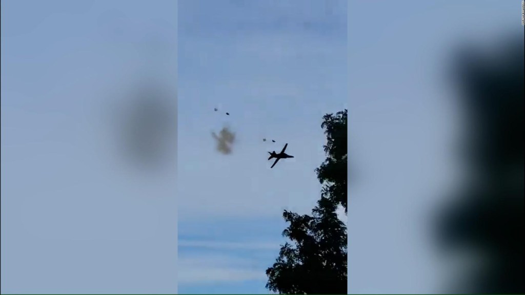Video muestra cómo se estrelló un avión en una exhibición
