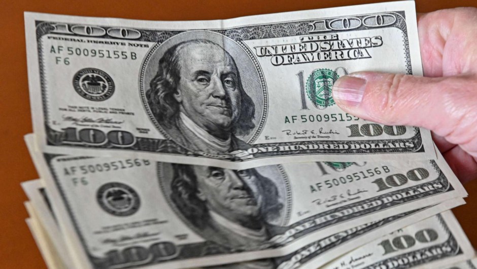 El dólar oficial en Argentina aumenta un 20% tras las PASO