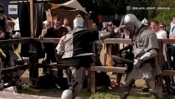 Tom Hardy pelea en una justa medieval
