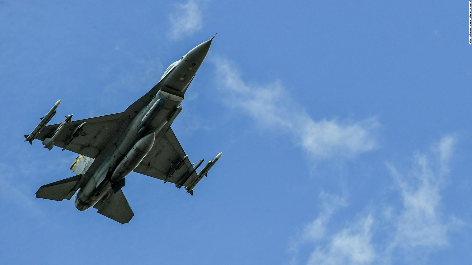 Pilotos ucranianos empiezan a entrenarse con cazas F-16