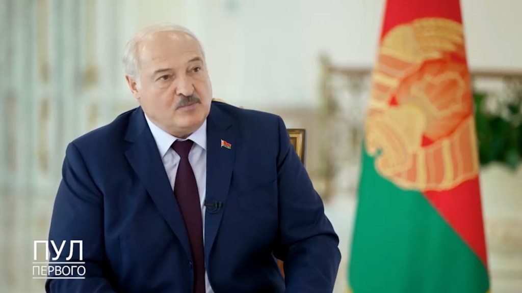 El presidente bielorruso, Alexander Lukashenko, en una entrevista el 17 de agosto de 2023.