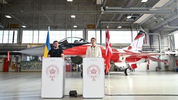 Dinamarca y Países Bajos enviarán aviones F-16 a Ucrania