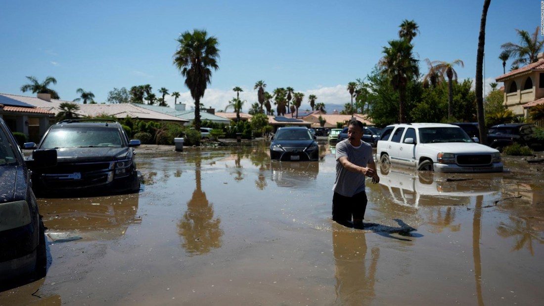 ¿Cuál es la importancia de la póliza de seguro contra inundaciones en EE.UU.?